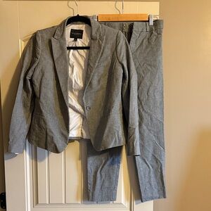 Excellent condition Banana Republic washable suit set